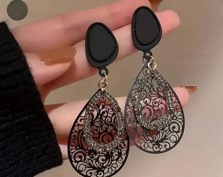 Retro Black Hollow Teardrop Earrings for Women